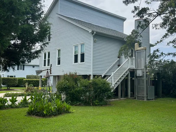 100 Longview Court, Havelock, NC 28532