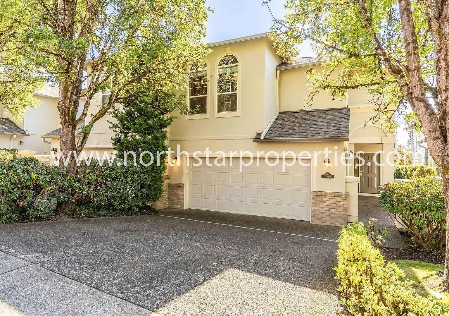 Beautiful Lake Oswego Townhome — Photo 2