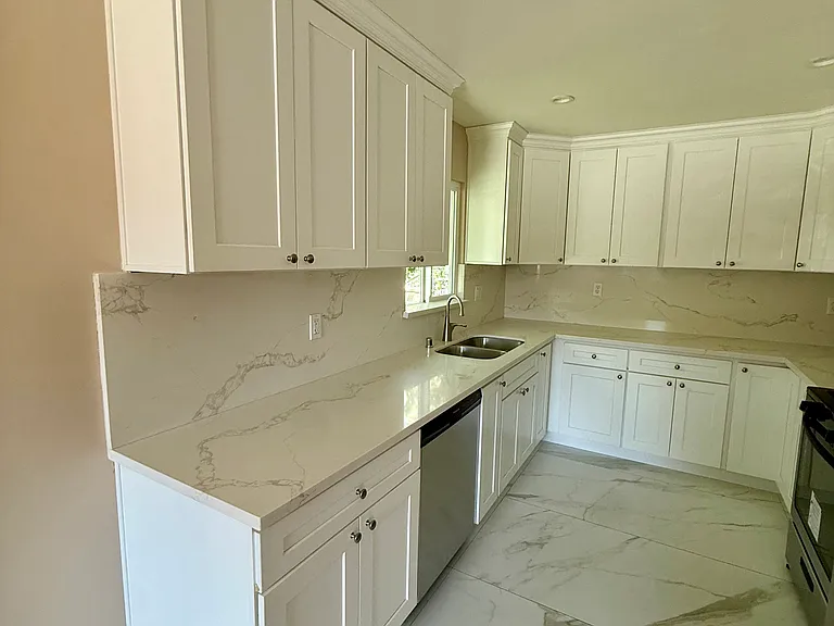 3154 Bartlett Ave — Photo 3