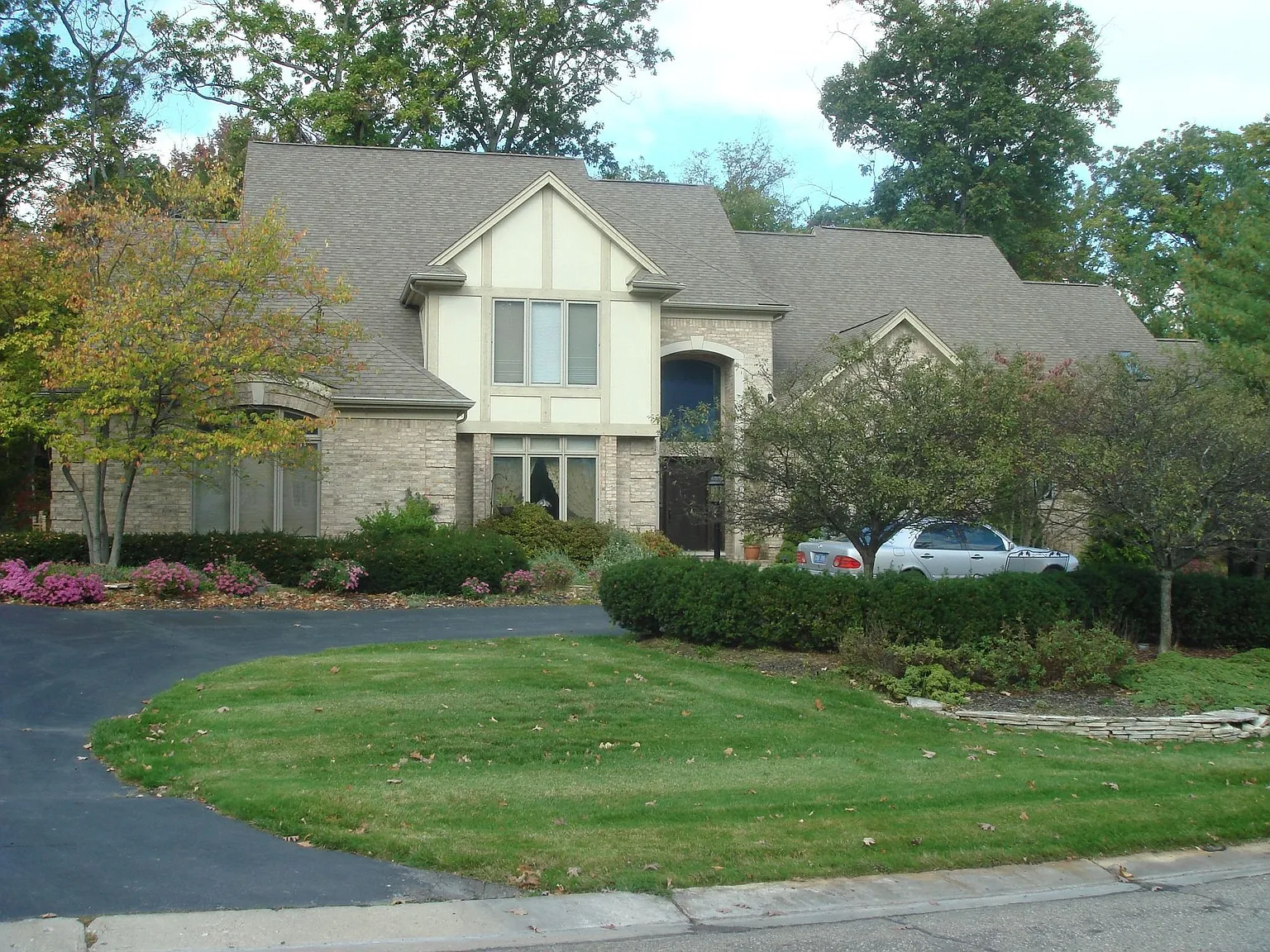 1565 Scenic Hollow Dr photo 1