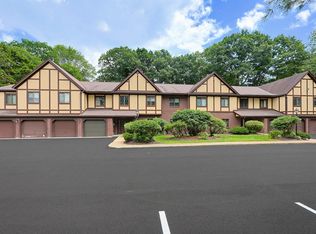 14 Rainbow Pond Dr APT B2, Walpole, MA 02081