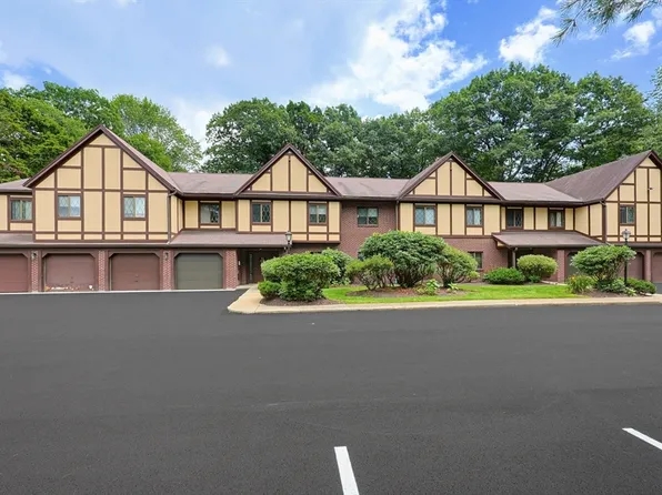 14 Rainbow Pond Dr APT B2, Walpole, MA 02081