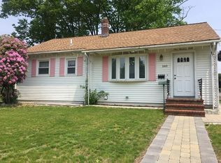 160 Van Greenby Rd, Lowell, MA 01851