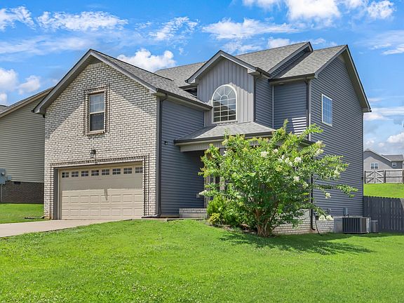 2nd image of 843 Crestone Ln