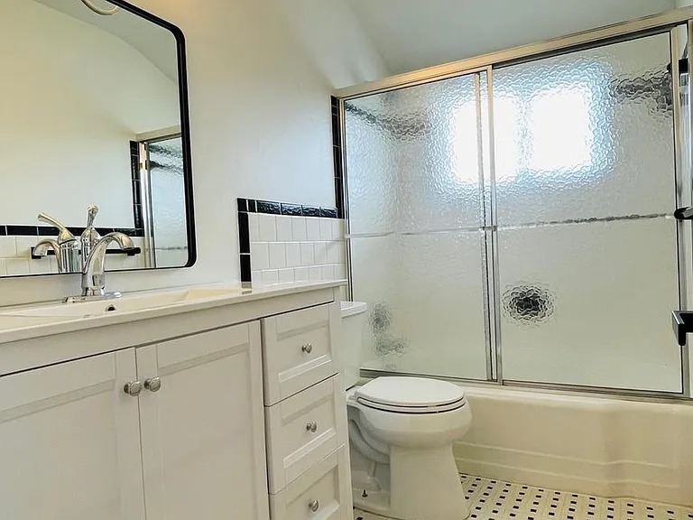 5015 Wilkens Ave — Photo 14
