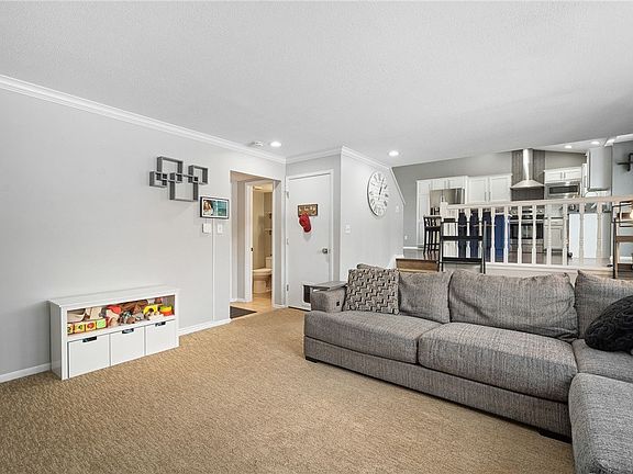 4th image of 8381 Plum Dr