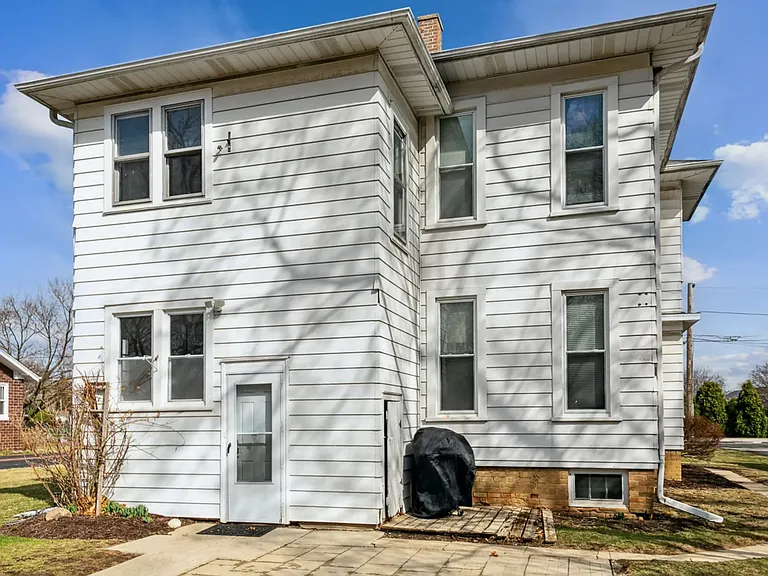 311 W Park Ave — Photo 40