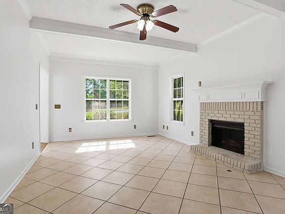 5th image of 250 Orchard Way SE