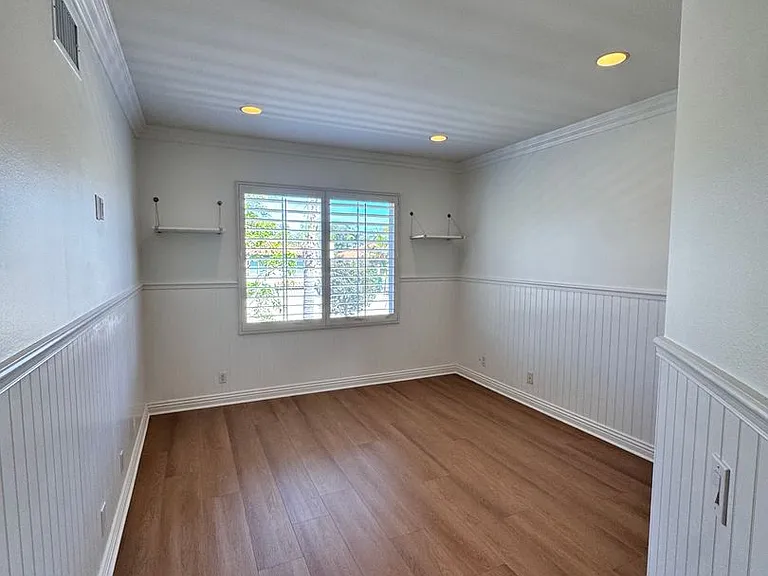 326 Manila Ave — Photo 34
