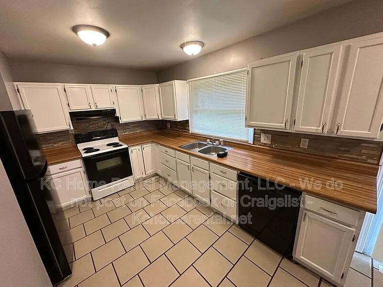 9019 Sycamore Way — Photo 4