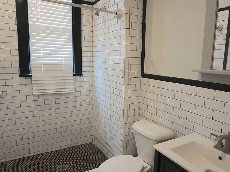 2411 Habersham Melrose — Photo 12