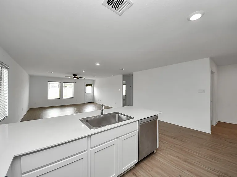 1607 Red Oak Dr — Photo 6