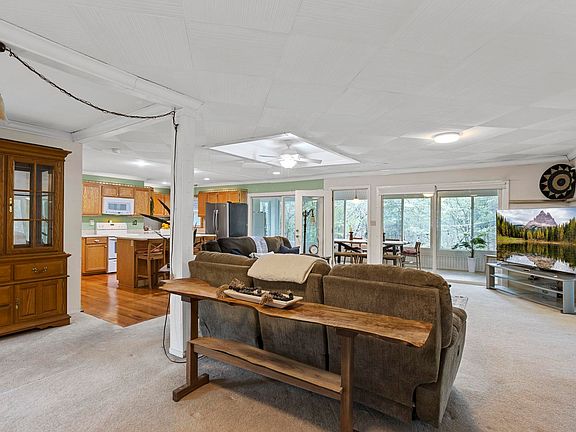 5th image of 104 Henson Dr