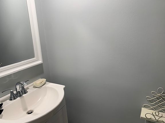 3rd image of 6581 Poplar Ave #6581