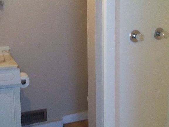 3rd image of 524 1/2 University Pl #C