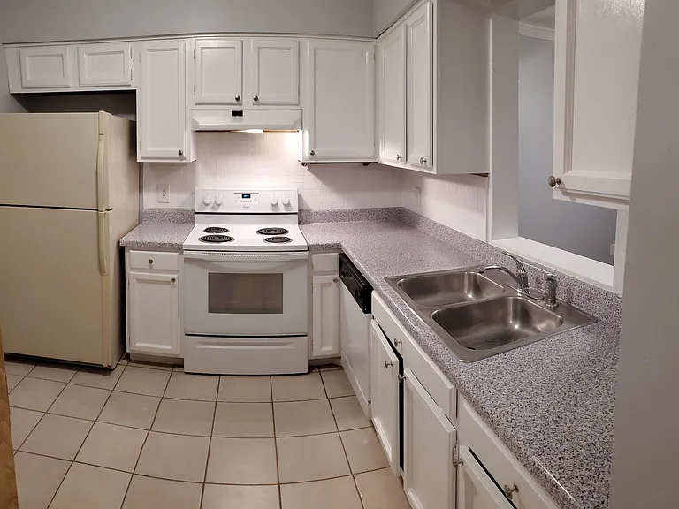 4765 Greenlaw Dr — Photo 4