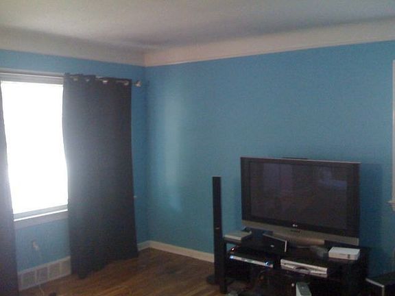 3rd image of 326 Huntmere Dr