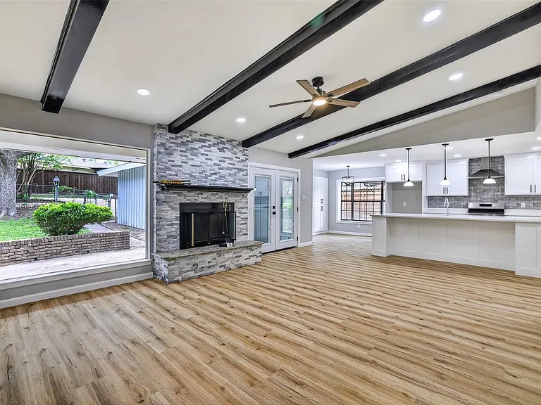 3204 Greenbriar Ln — Photo 6