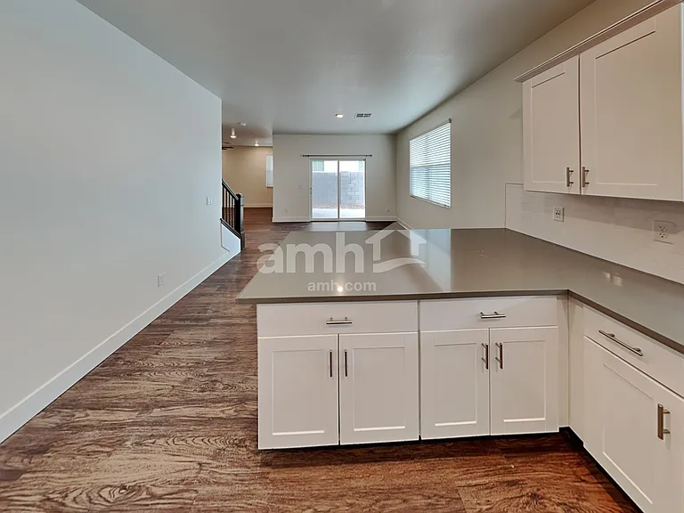 21427 S 231st Way — Photo 2