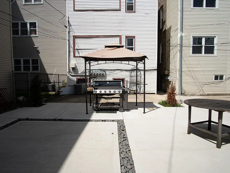 3225 N Wilton Ave #G — Photo 32