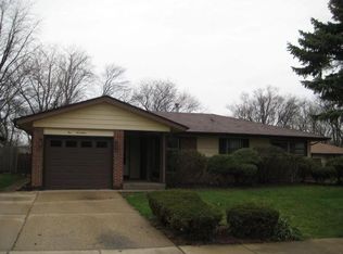 517 Edgewood Ln, Elk Grove Village, IL 60007