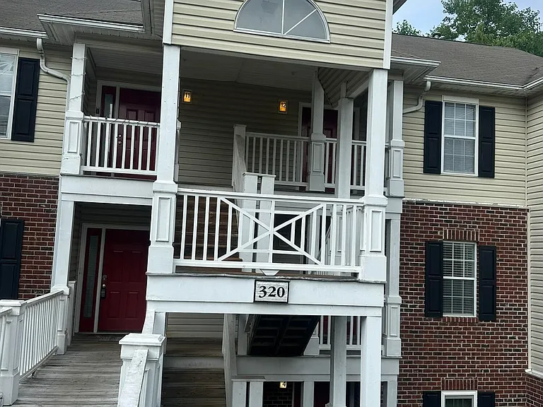 320 Bubble Creek Ct #7 — Photo 3