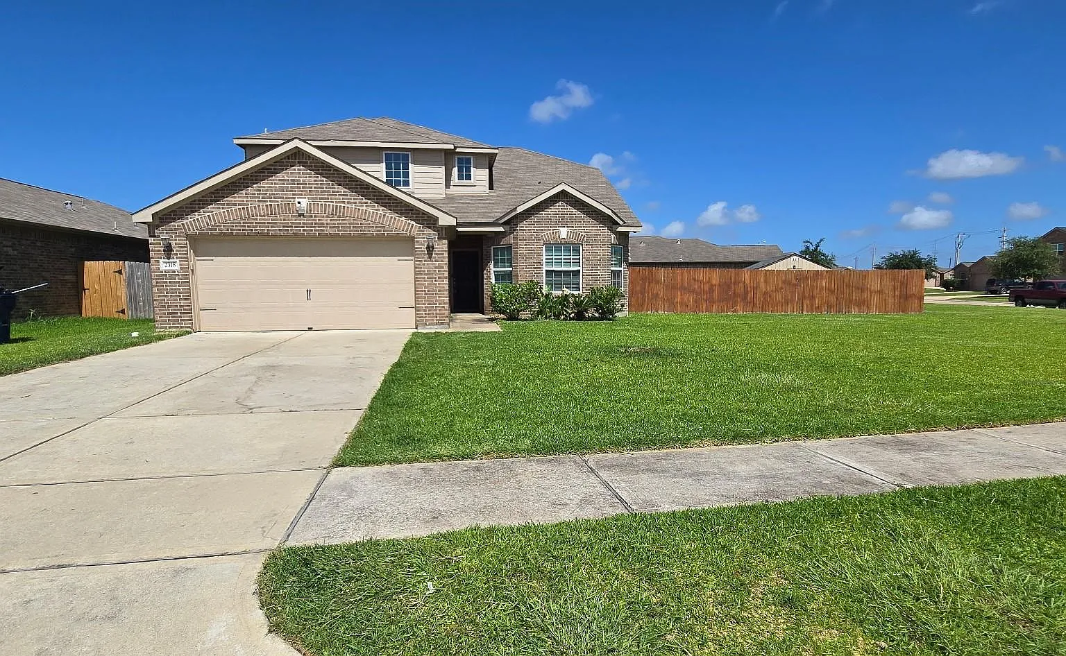 4 bed, 2.0 bath, 2166 sqft, $2,600 — Photo 1
