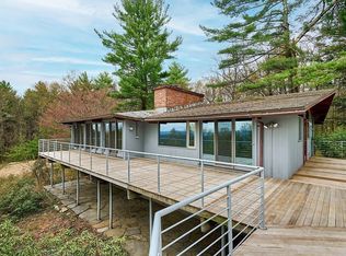 40 Arnold Rd, Pelham, MA 01002