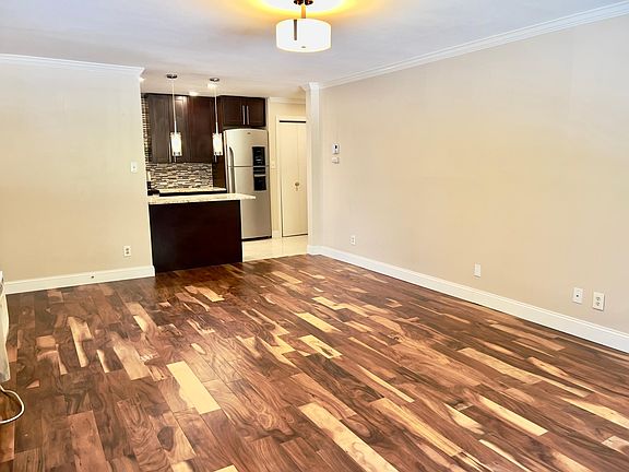 3rd image of 113 Fox Run Ln