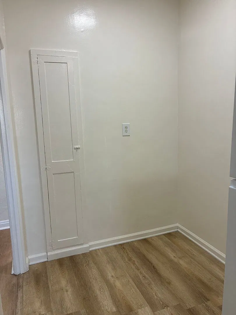 1-Bedroom Apartment in Long Beach | Classic Architectural Charm — Photo 3