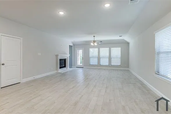 1120 Red Hawk Ln — Photo 3