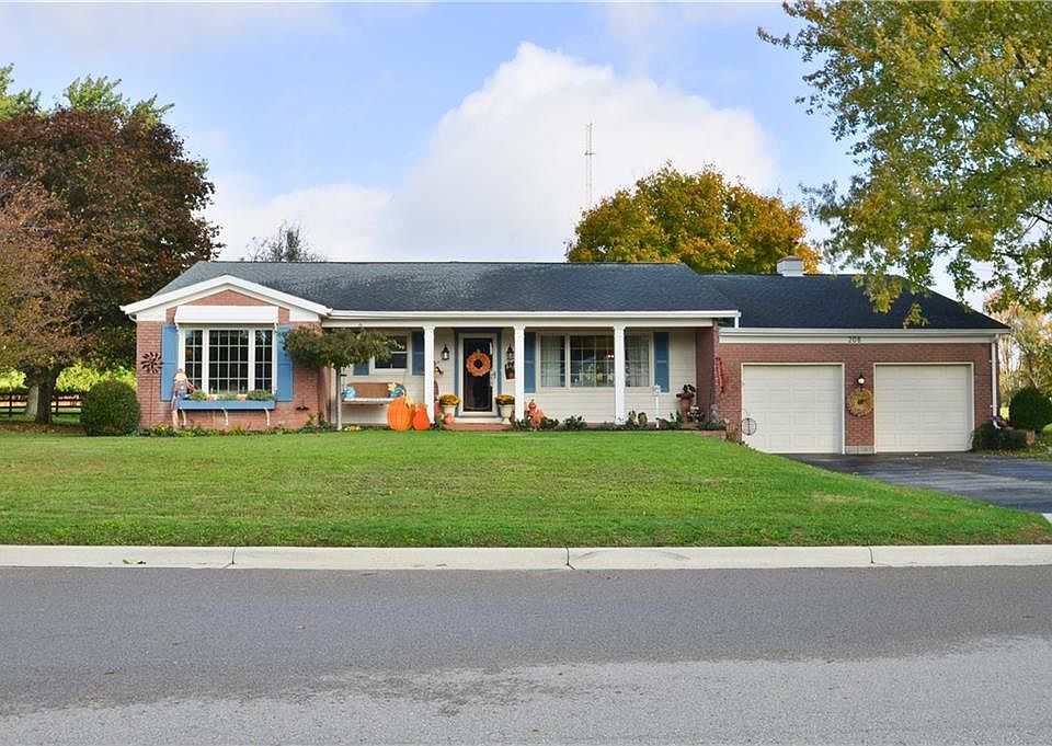 1st image of 208 Maple Dr