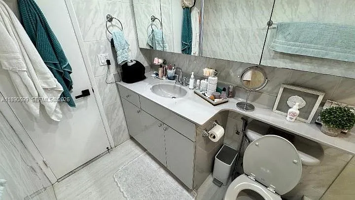 5005 Collins Ave #322 — Photo 9