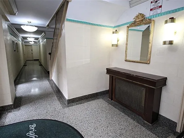 2229 Knapp Street image 2 of 31