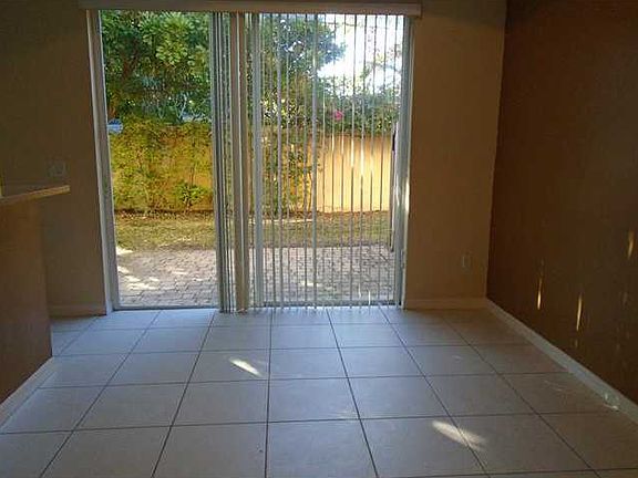 4th image of 5005 Leeward Ln #2905