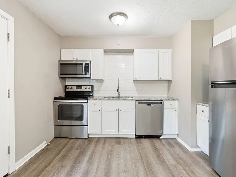 11407 Winchester Ave — Photo 5