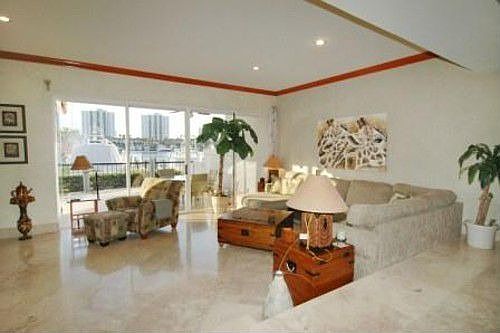 2nd image of 3620 Yacht Club Dr APT 501
