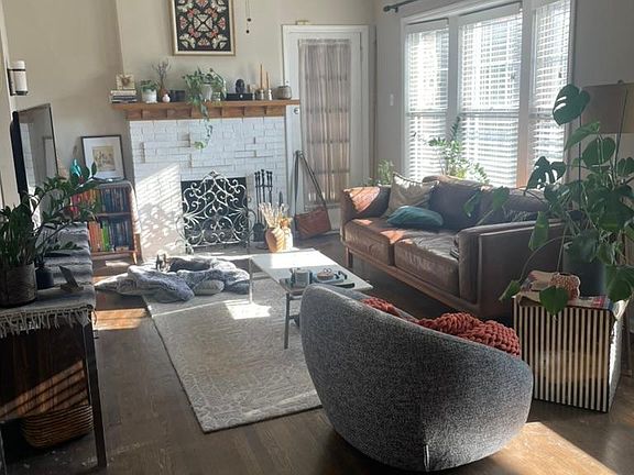 3rd image of 2116 W North Ave APT 3S