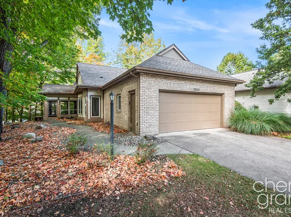 2025 Treeridge Dr SE, Grand Rapids, MI 49508