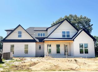 140 Lake Breeze Dr, Jackson, TN 38305