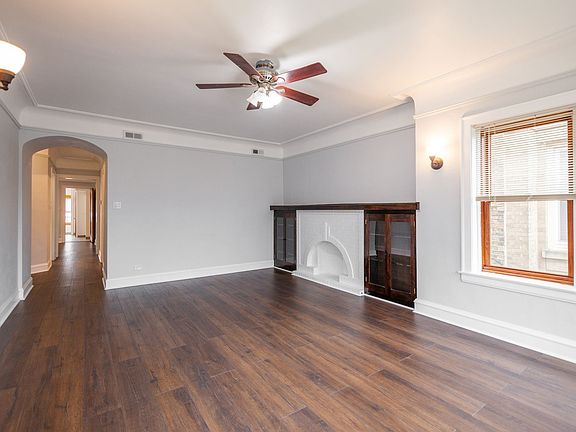 3rd image of 5651 N Artesian Ave #2