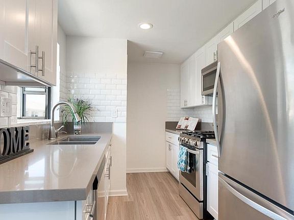 4th image of 12650 Lakeshore Dr Unit 170