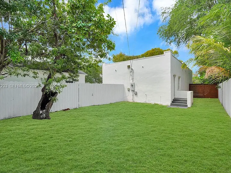 570 NW 48th St — Photo 19