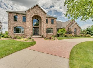 2843 W Honeysuckle Ln, Appleton, WI 54913