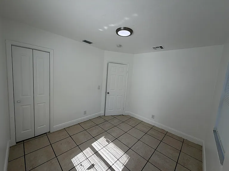 1021 Henrietta Ave — Photo 3