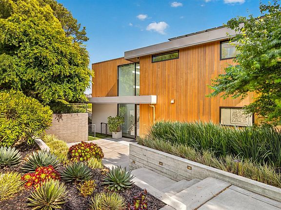 3rd image of 86 Sugarloaf Drive