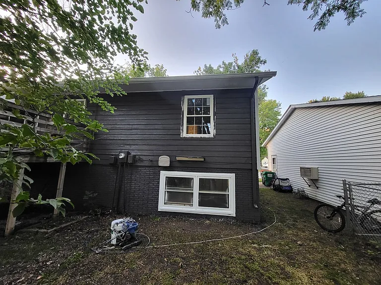 605 E Maple St — Photo 11