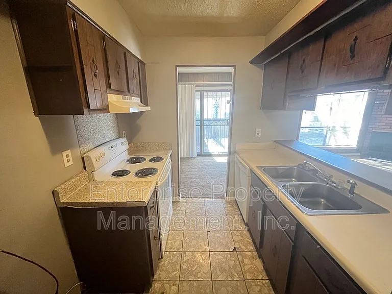 2827 Sonora Dr #2 — Photo 5