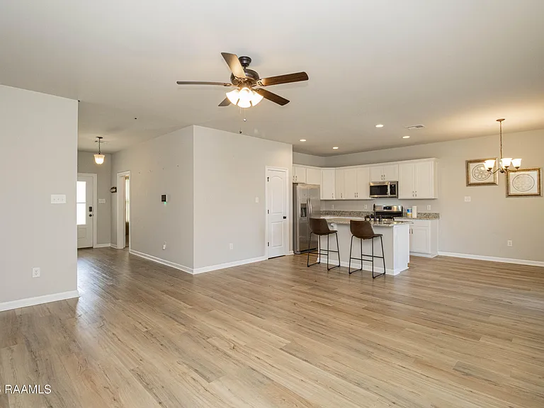 303 Tall Meadows Ln — Photo 7