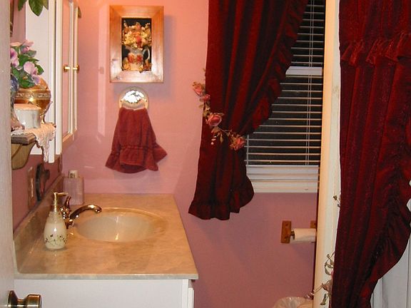 Updated full bathroom